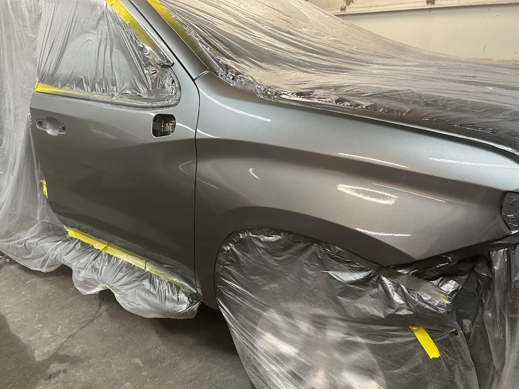 D&E AUTO COLLISION featured