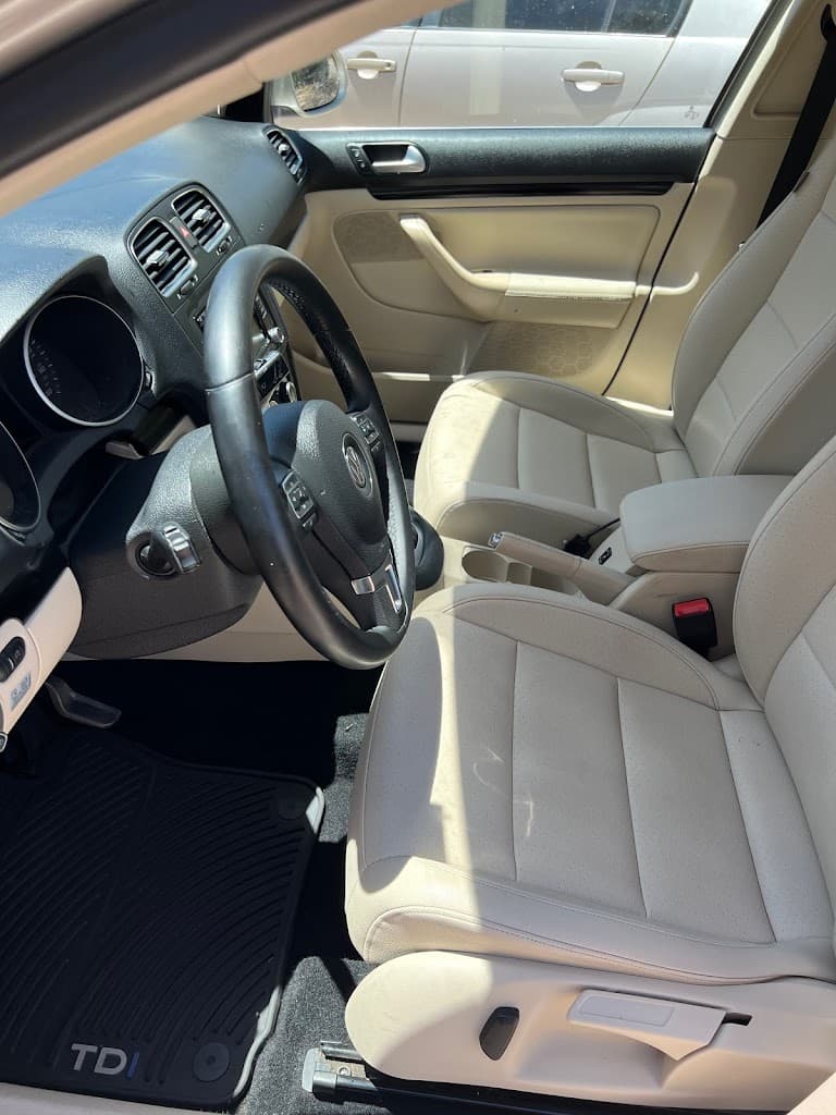 Dj's Mobile Detailing featured