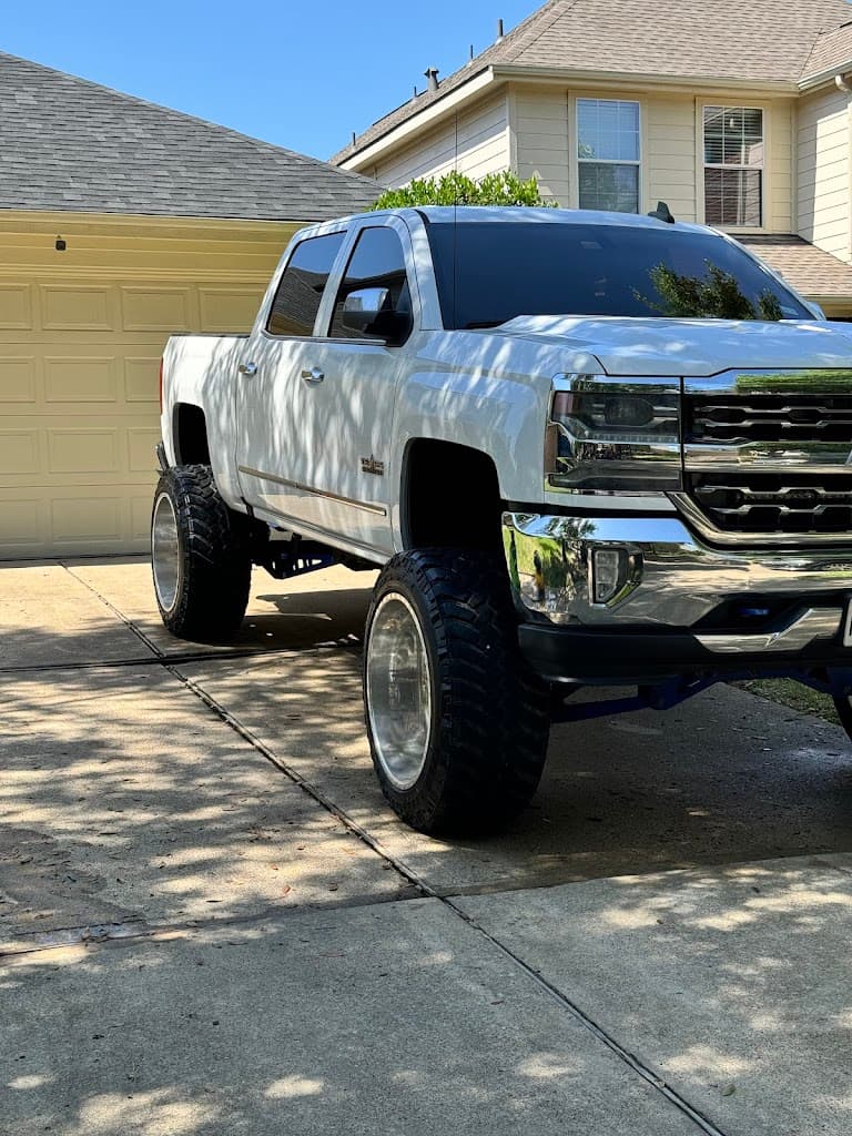 Isaiah's Auto Detailing featured