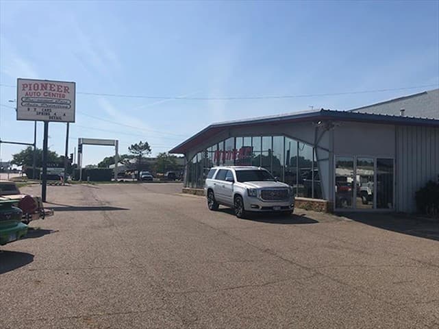 Pioneer Auto Sales & Detailing - Business Image