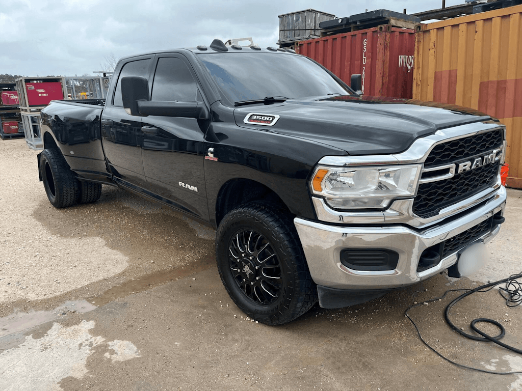 Miguii's Mobile Car Detailing featured